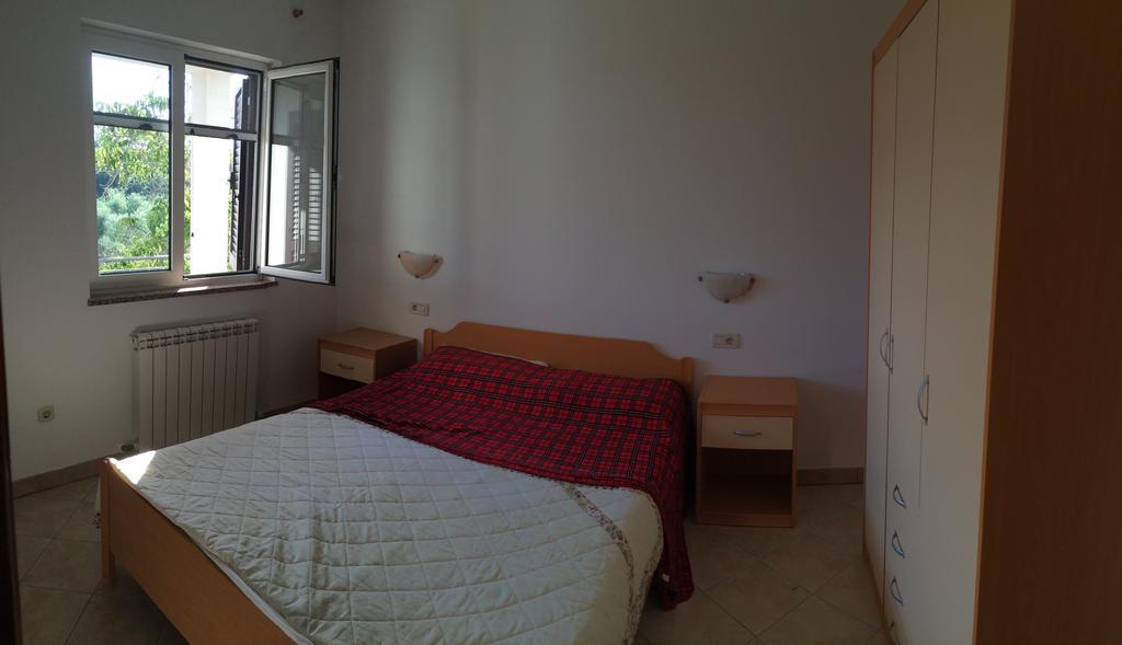 Apartments Bodi Rovigno Esterno foto