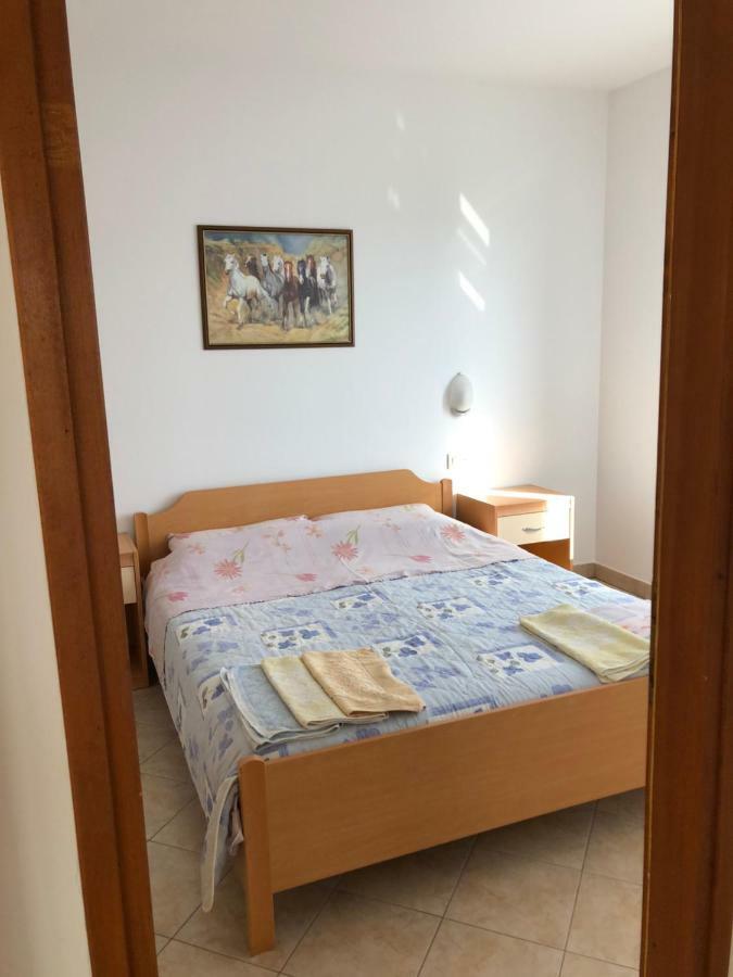 Apartments Bodi Rovigno Esterno foto